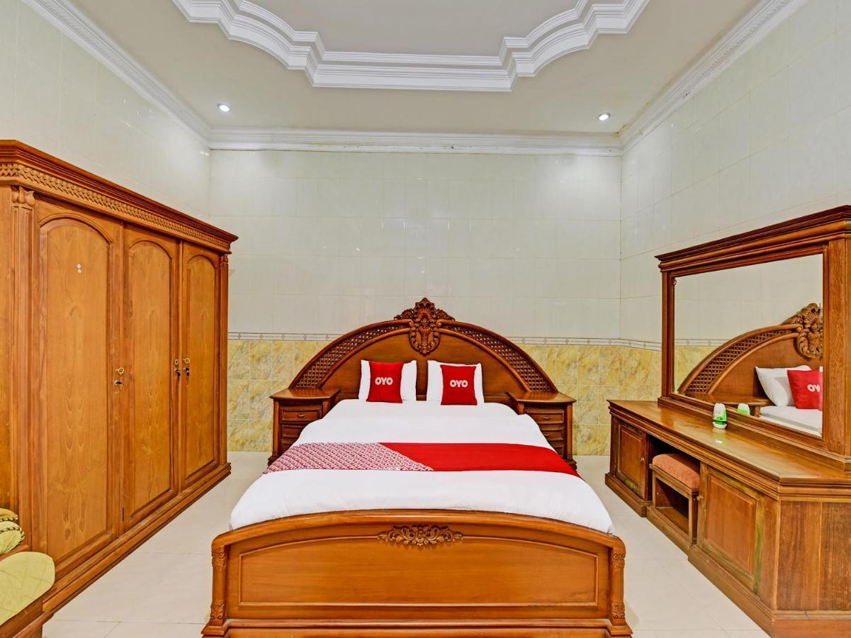 Collection O 91489 Hotel Tanjung Permata ชีลาชัป ภายนอก รูปภาพ
